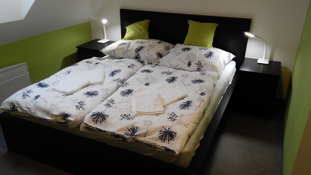 Bed & Parking Eurobit Hrusky (Breclav) Exterior foto
